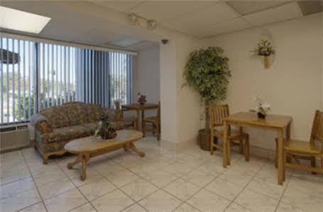Americas Best Value Inn Корона Екстериор снимка