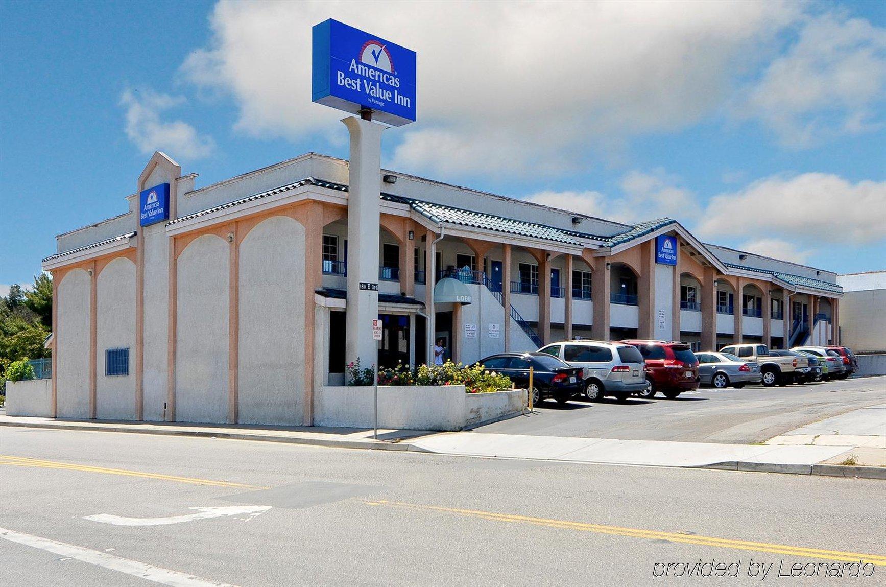Americas Best Value Inn Корона Екстериор снимка