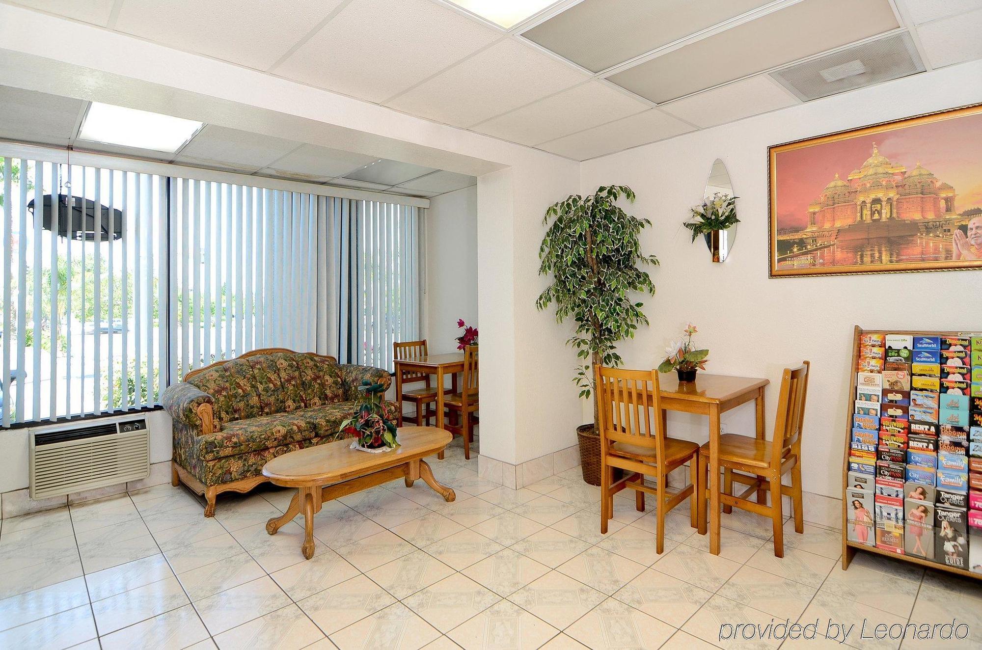 Americas Best Value Inn Корона Интериор снимка