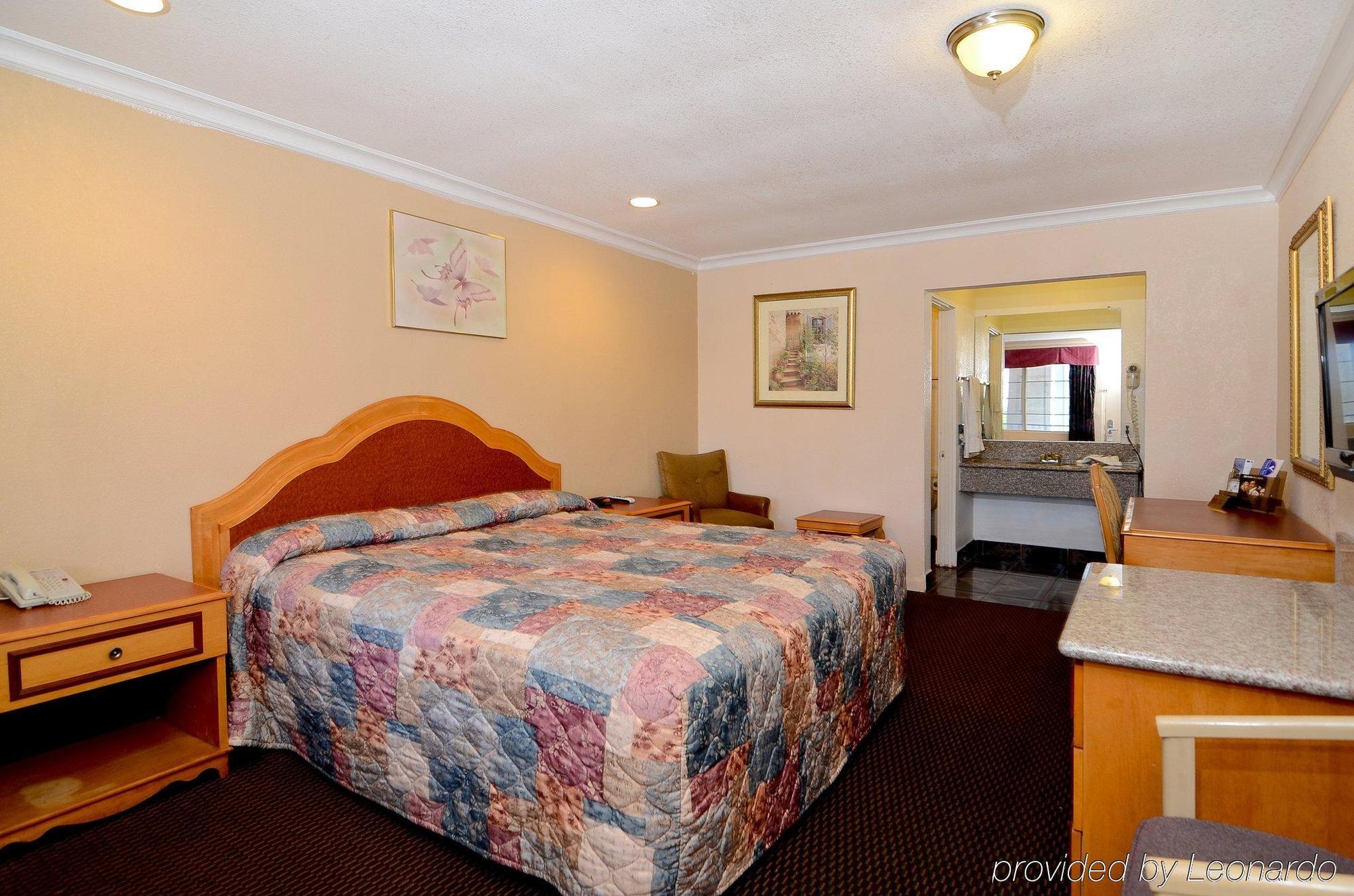 Americas Best Value Inn Корона Стая снимка