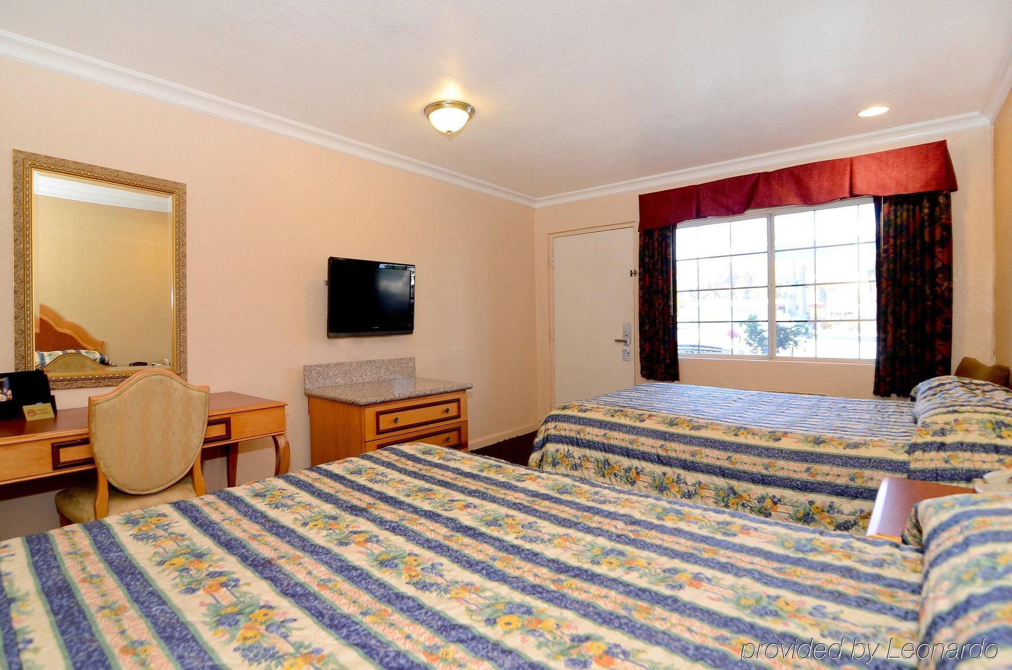Americas Best Value Inn Корона Стая снимка