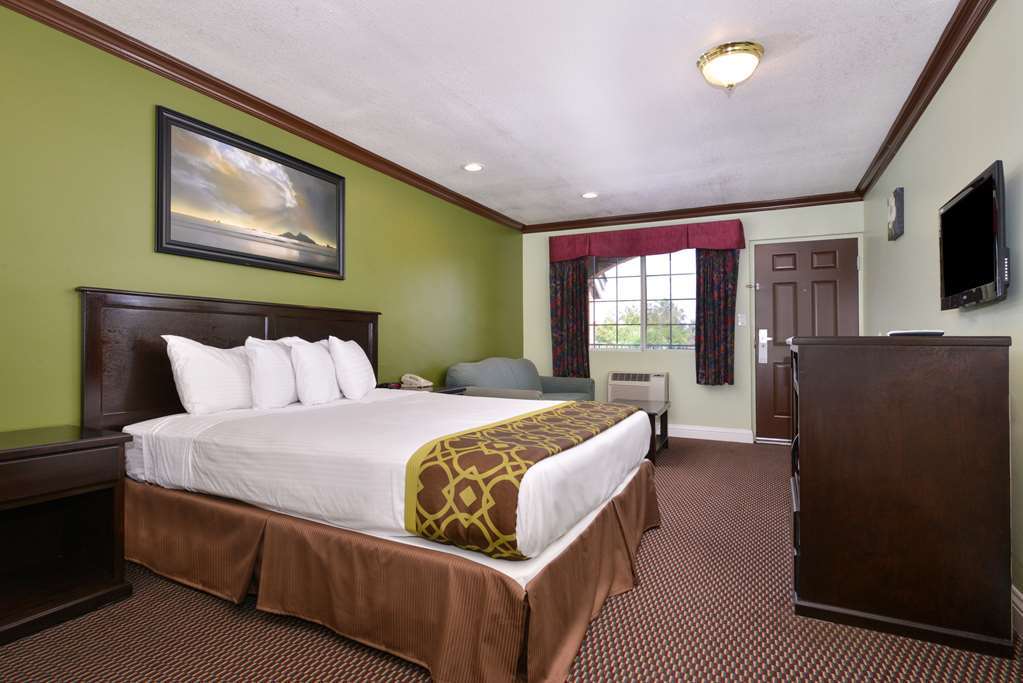Americas Best Value Inn Корона Стая снимка