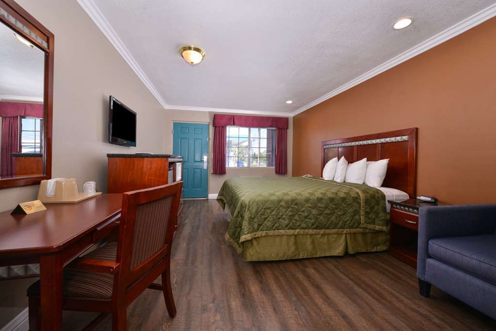 Americas Best Value Inn Корона Стая снимка