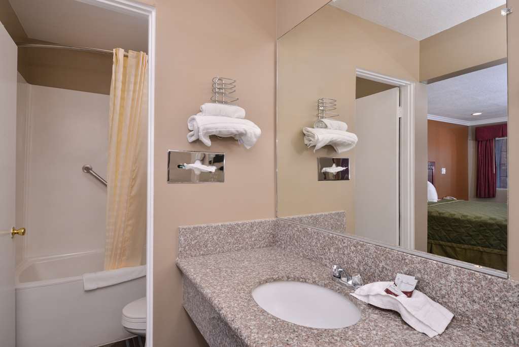 Americas Best Value Inn Корона Стая снимка