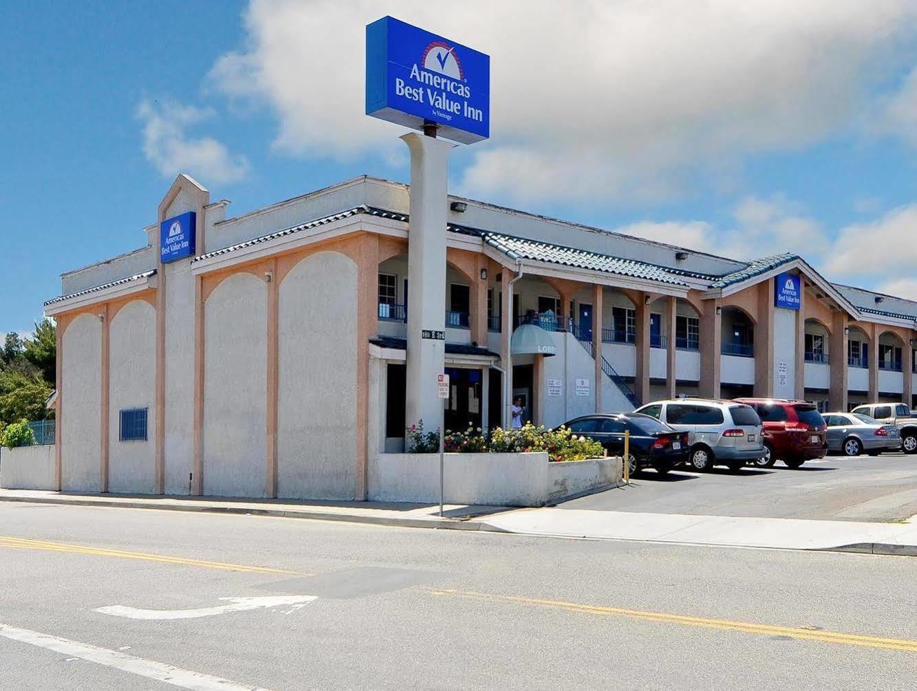 Americas Best Value Inn Корона Екстериор снимка