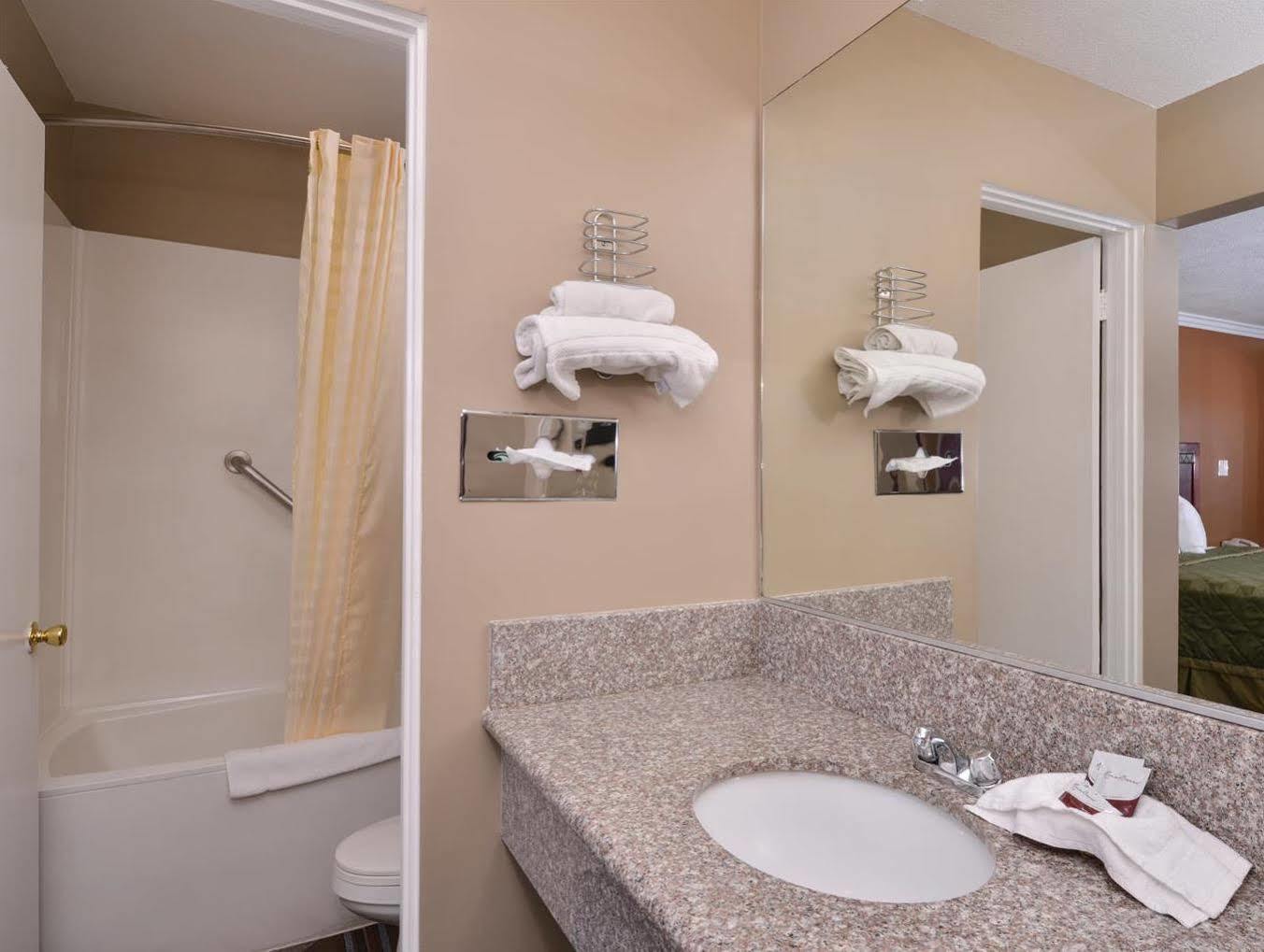 Americas Best Value Inn Корона Екстериор снимка